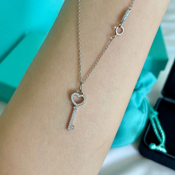 Tiffany platinum diamond heart key charm and chain - Picture 6 of 8